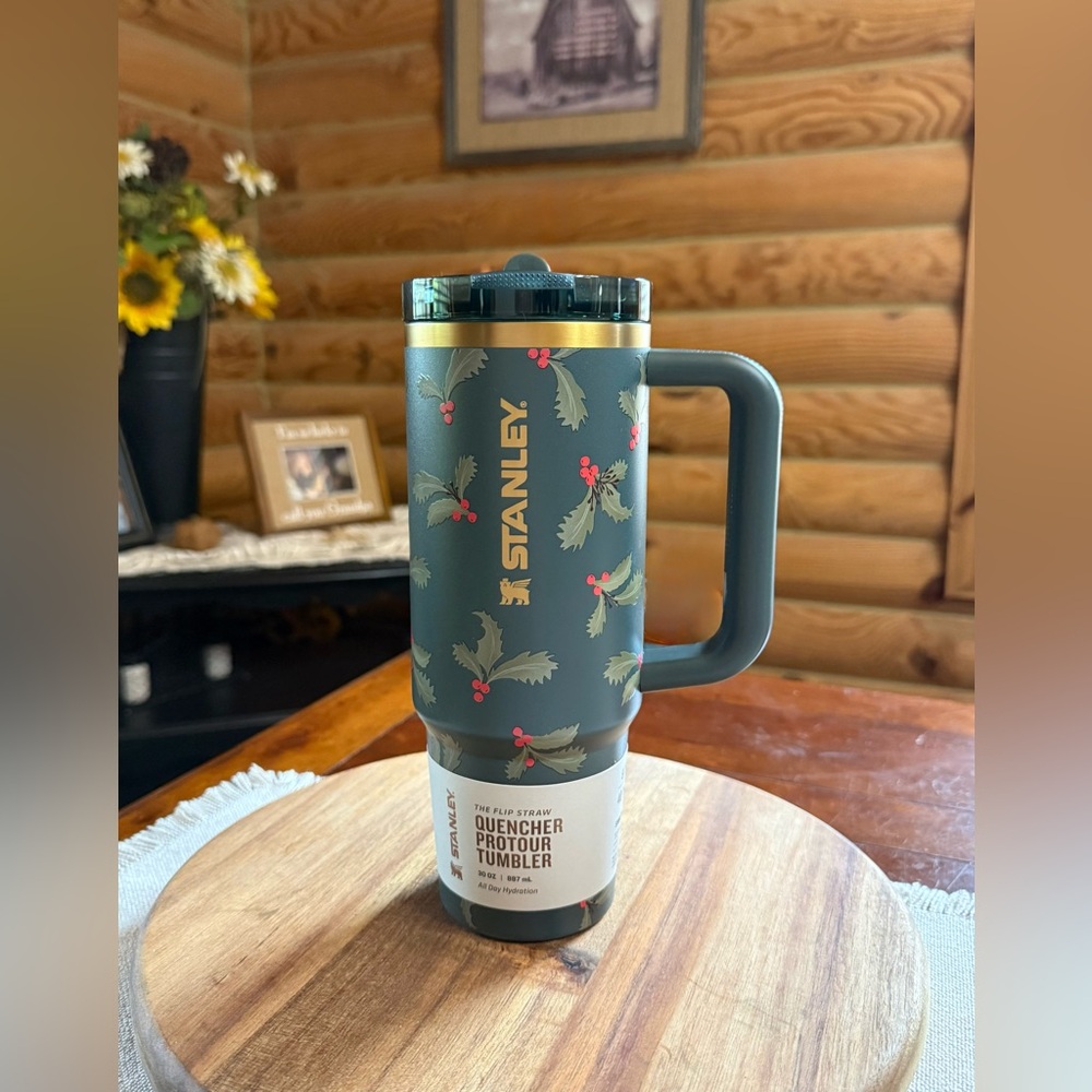 HOLIDAY BOTANICAL Stanley 30oz CHRISTMAS ProTour Flip Straw Tumbler * SOLD OUT